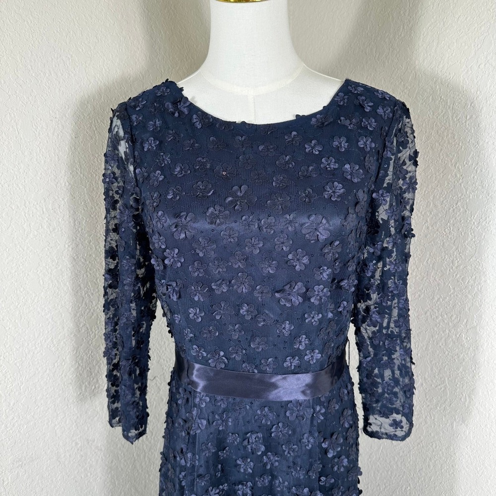 Tahari Gown Women 8 Navy Blue 3D Floral Sequin Lace Formal Evening Dress - Picture 3 of 8
